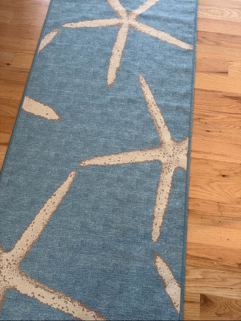 Ruggable Pale Blue Starfish Round Rug & Runner -Gold Starfish Pattern - Picture 8 of 10